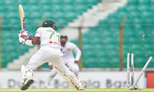 Sri Lanka near Test series victory against Bangladesh