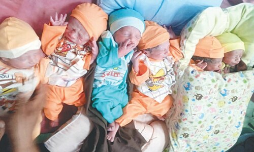 Woman delivers sextuplets in Pindi Woman delivers sextuplets in Pindi
