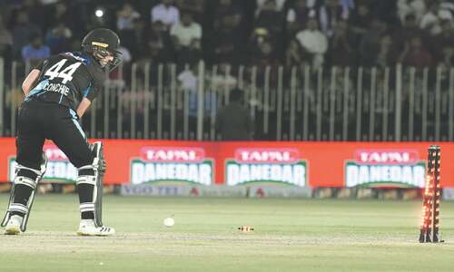 Bowlers set up comfortable victory for Pakistan in second NZ T20