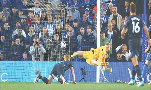 City crush Brighton to keep pressure on Arsenal in title race