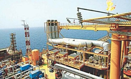 Oil and gas sector wants govt to clear Rs1.5tr dues Oil and gas sector wants govt to clear Rs1.5tr dues