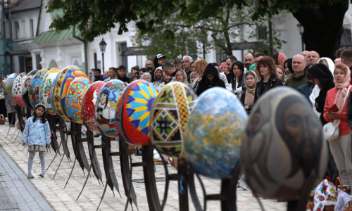 Russian rockets kill three, as rivals mark Orthodox Easter