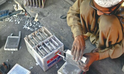 Batteries with renewables can cut power costs: study Batteries with renewables can cut power costs: study