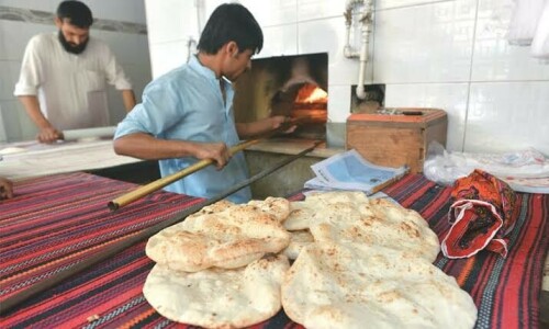Confusion over prices as Karachi tandoors sell &lsquo;heavier&rsquo; roti at higher rates