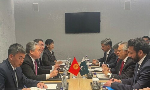 Dar urges Kyrgyz FM to punish perpetrators of attacks on Pakistani students