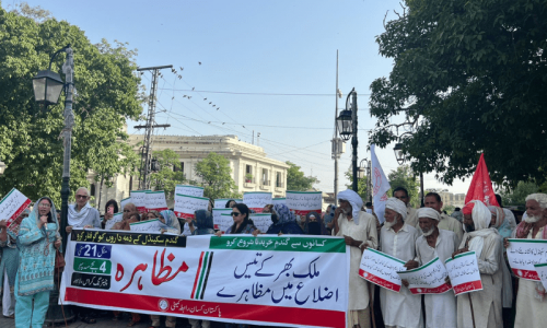Farmers rally countrywide to press govt on wheat purchase Farmers rally countrywide to press govt on wheat purchase