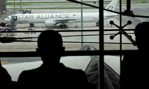 One killed, 71 injured after severe turbulence on Singapore Airlines flight One killed, 71 injured after severe turbulence on Singapore Airlines flight