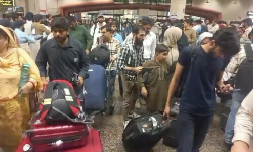 461 students reach Peshawar from Bishkek