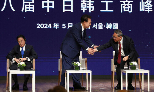 China, Japan premiers in Seoul for rare summit China, Japan premiers in Seoul for rare summit