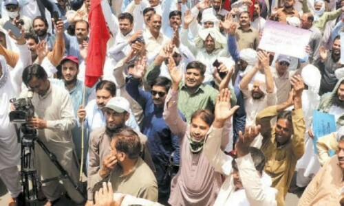 Bill payers in Lahore fume at hours-long unannounced power loadshedding