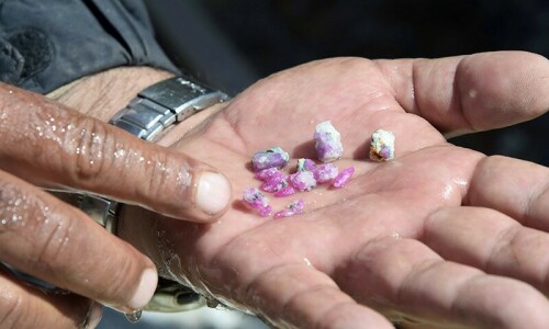 Gemstone exporters slam customs officials