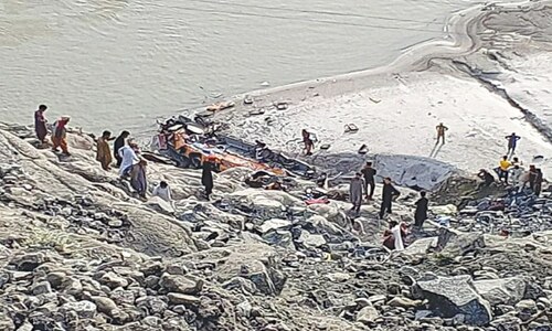 21 killed as bus plunges into ravine near Chilas