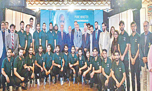 PM felicitates hockey team, orders policy formulation to employ athletes