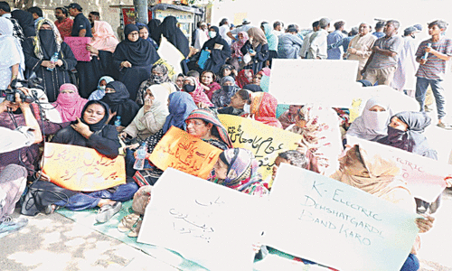 MQM-P holds angry protest against KE over prolonged loadshedding