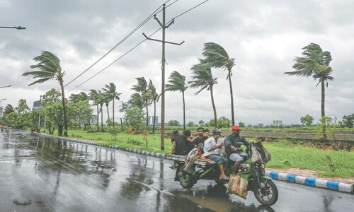 Nearly a million flee for shelter as Cyclone Remal hits Bangladesh