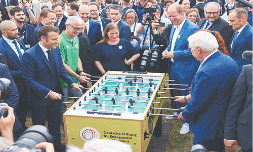 Macron vows to defend  democracy against nationalism