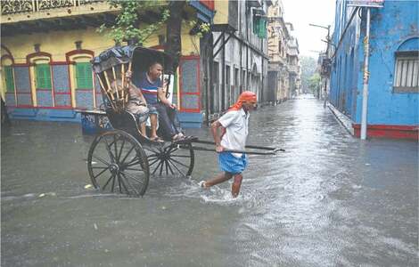 Sixteen killed after cyclone batters Bangladesh and India Sixteen killed after cyclone batters Bangladesh and India