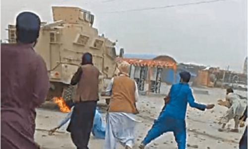 40 injured as Chaman protests take violent turn 40 injured as Chaman protests take violent turn