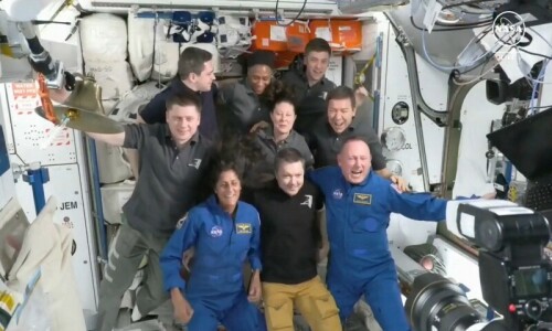 Boeing’s Starliner safely docks with space station Boeing’s Starliner safely docks with space station