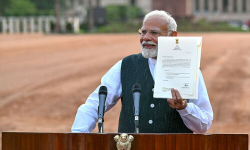 Combative Modi invited for oath tomorrow Combative Modi invited for oath tomorrow