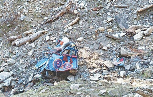 Six killed, 10 missing after jeep plunges into Neelum river Six killed, 10 missing after jeep plunges into Neelum river