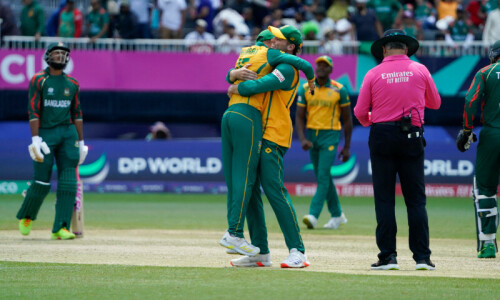 T20 World Cup: South Africa edge Bangladesh by 4 runs