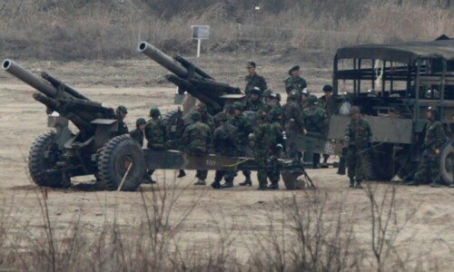 South Korea fires shots as North&rsquo;s troops cross border