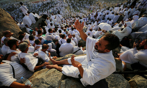 Muslims from all over the world pray on Mount Arafat in Haj climax Muslims from all over the world pray on Mount Arafat in Haj climax