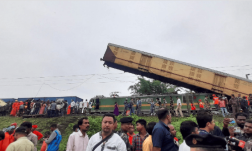 Train crash in eastern India kills 15, injures dozens Train crash in eastern India kills 15, injures dozens