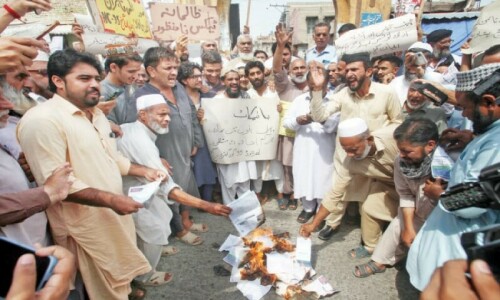 Protesters, Pesco staff clash in Swabi village over power meters&rsquo; removal