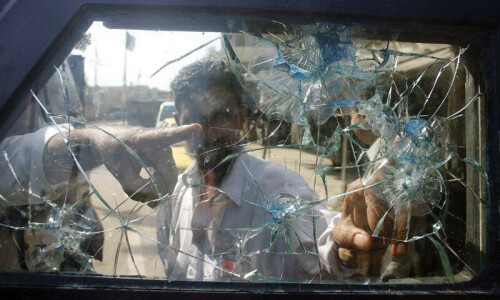 Gangsters attack check-post in Kandhkot, kill policeman Gangsters attack check-post in Kandhkot, kill policeman