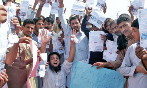 Pesco raises alarm as more feeders forced to resume supply by PTI Pesco raises alarm as more feeders forced to resume supply by PTI
