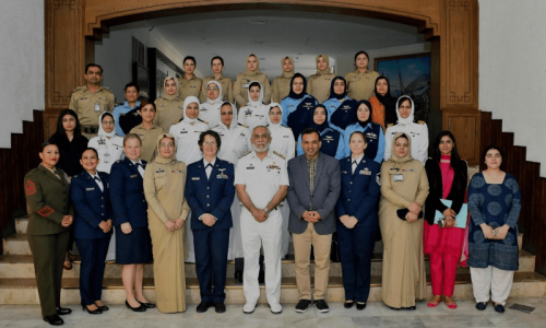 Pakistani women joining combat courses in US double in a decade: report Pakistani women joining combat courses in US double in a decade: report