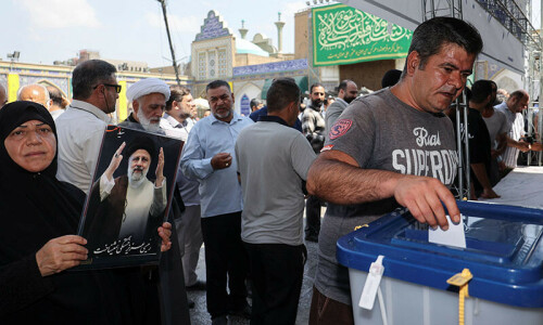 Reformist hopes for breakthrough as Iran votes in presidential election