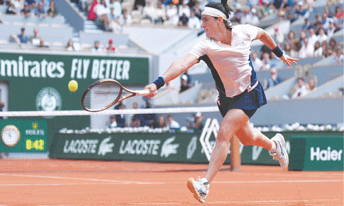 Djokovic withdrawal  shakes up French Open as Swiatek roars into semis