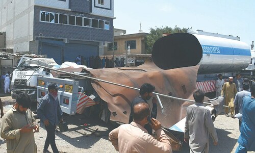 Welder dies, five hurt in oil tanker explosion