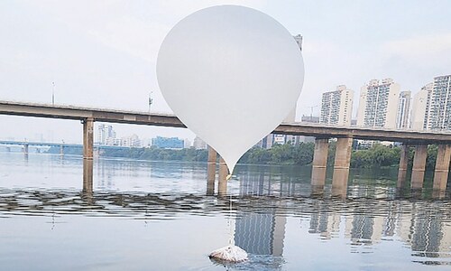 South Korea resumes loudspeaker broadcasts after North&rsquo;s balloons
