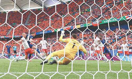 Weghorst snatches winner for Netherlands against Poland