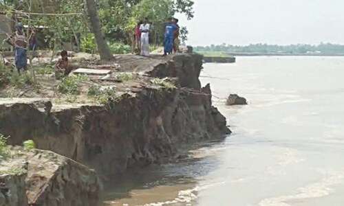 Indus continues to devour land in three districts Indus continues to devour land in three districts