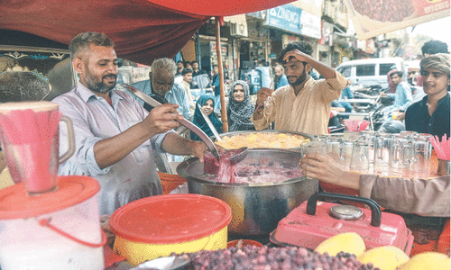 Roadside beverages &mdash; a slightly risky option for beating the heat