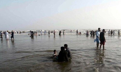 Karachi endures ‘hottest’ period after 2015 heatwave Karachi endures ‘hottest’ period after 2015 heatwave