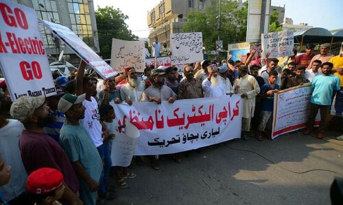 Karachi residents stage rally against prolonged loadshedding in old city areas