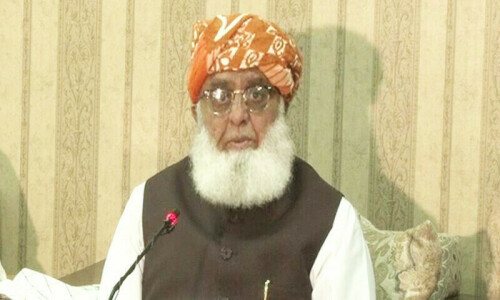 Fazl lashes out at &lsquo;inept&rsquo; govt, &lsquo;confused&rsquo; PTI