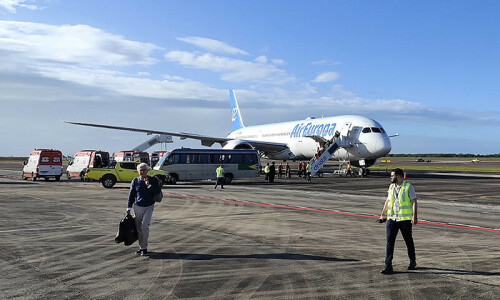 Turbulence forces plane to make emergency landing Turbulence forces plane to make emergency landing