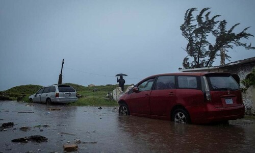 Seven killed as hurricane bears down on Jamaica