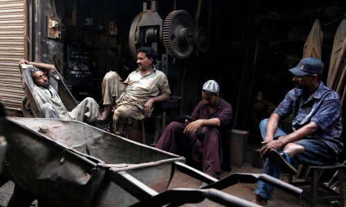 People suffer from frequent power outages in Rawalpindi