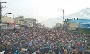 GB importers go on strike against trade suspension