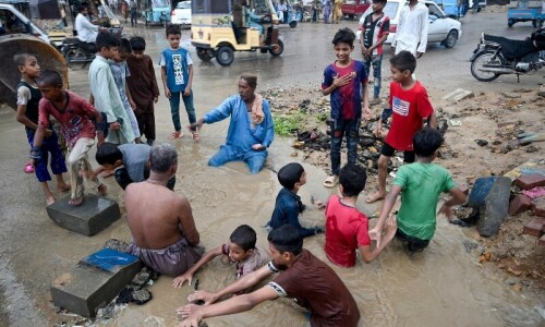 2 electrocuted, 1 crushed in rain-related incidents in Karachi’s Surjani Town 2 electrocuted, 1 crushed in rain-related incidents in Karachi’s Surjani Town