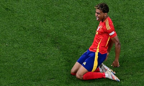 Sparkling Spain reach Euros final the hard way