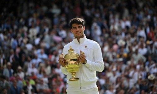 Alcaraz overpowers Djokovic to retain Wimbledon title Alcaraz overpowers Djokovic to retain Wimbledon title